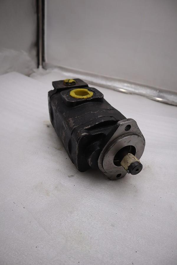 Used 3269121137 Parker Commercial Intertech Gear Pump STOCK H1841