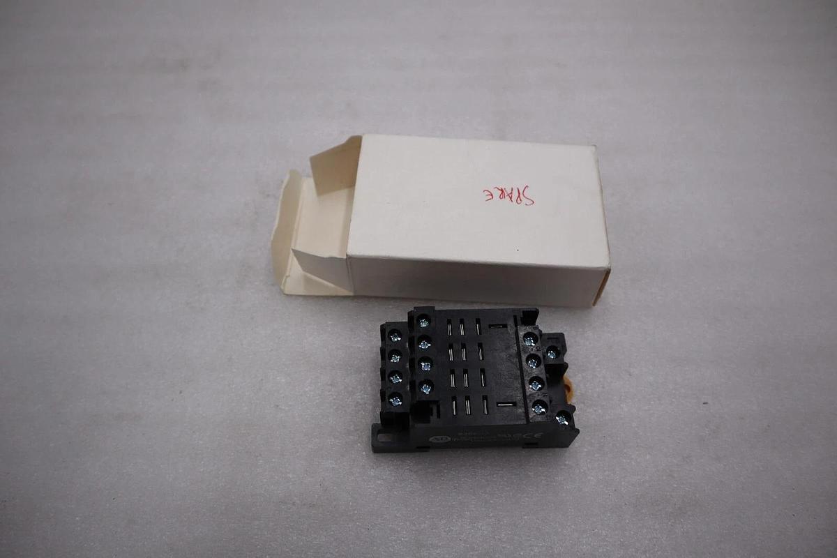 LOT OF 7 - Allen-Bradley 700-HN139 Relay Socket 14-Blade Serial A STOCK H226A