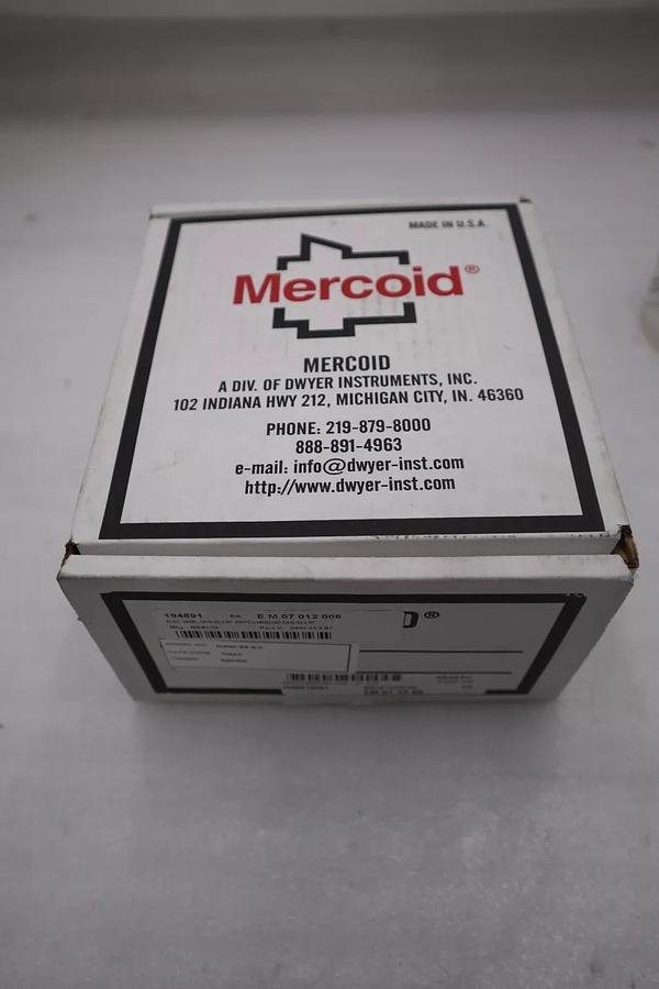 DWYER MERCOID DAW-33-3-7 / DAW3337 NEW IN BOX SWITCH STOCK G169A