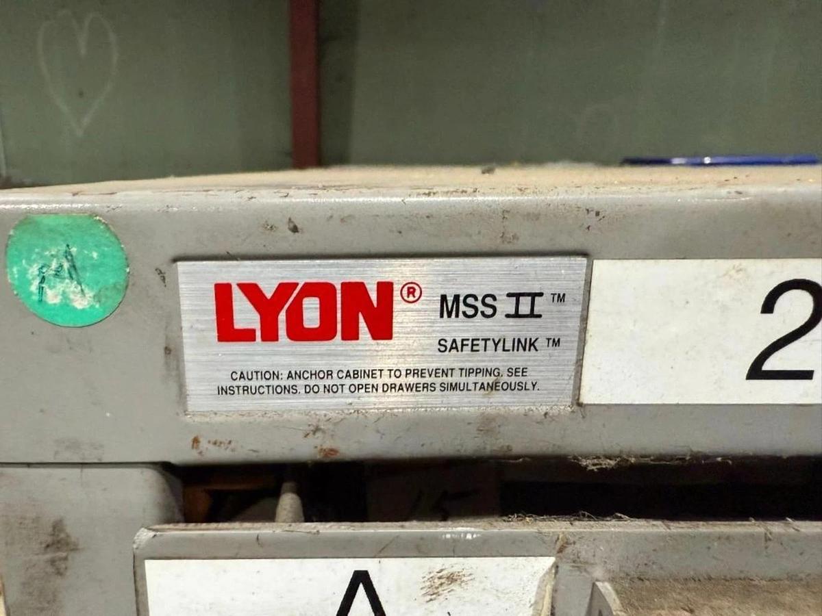 Used LYON 10 DRAWER CABINET MSS II SAFETYLINK 30"X28"X60" (NO CONTENTS)
