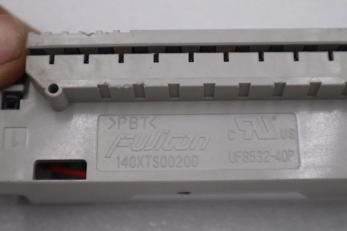 NEW NO BOX SCHNEIDER ELECTRIC 840108RC8302 /140XTS00200 STOCK G762