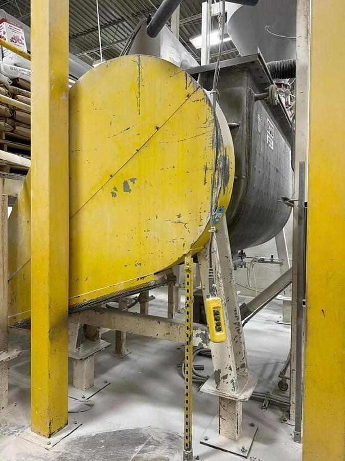 Used STAINLESS STEEL DOUBLE SPIRAL RIBBON BLENDER APROXIMATELY 222 CUBIC FEET