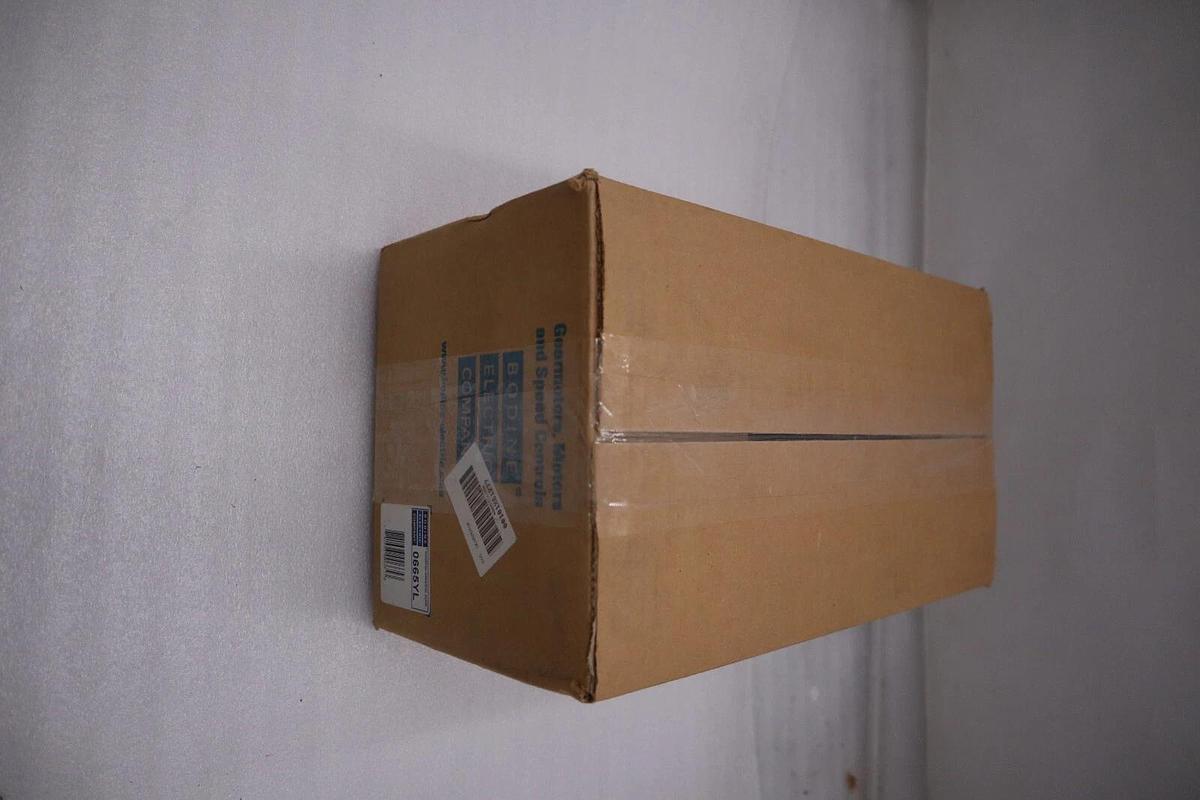 Used Bodine gear motor 42r5bfpp-e2 230V 3PH 1/4HP 10:1 170 RPM NEW UNIT STOCK H220