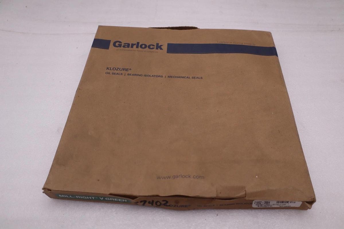 Used GARLOCK KLOZURE 21852-3984 OIL SEAL 9.500 in Shaft, 11.500 in Bore NEW UNIT