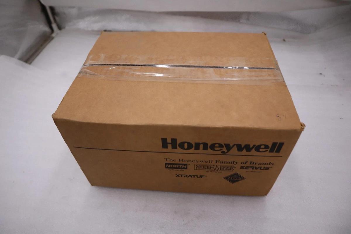 NEW (LOT OF 3) Honeywell 54001 Facepiece Respirator Series 5400 STOCK 4748A