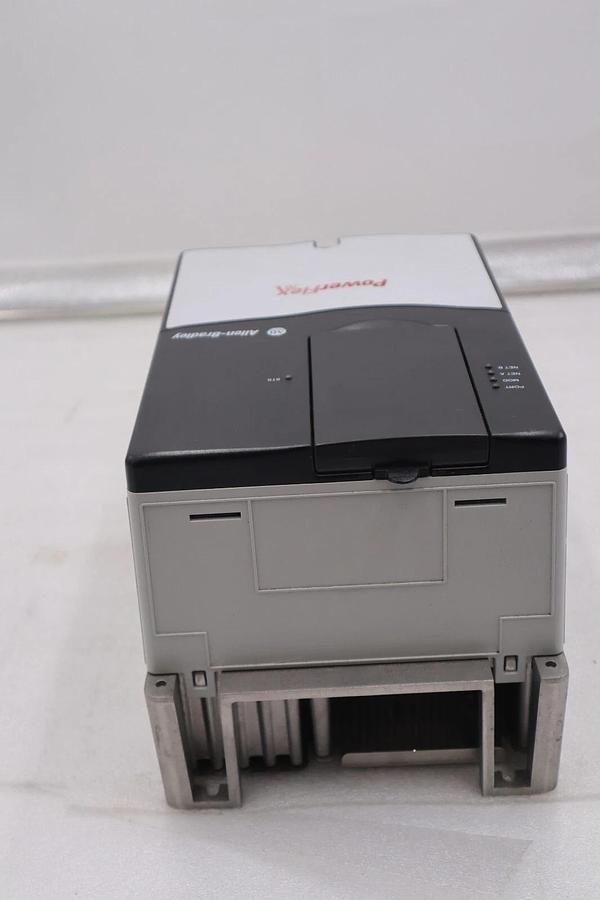 NEW Allen-Bradley PowerFlex 70 20AD011A0AYNANC0 No HIM AC Drive STOCK 4008