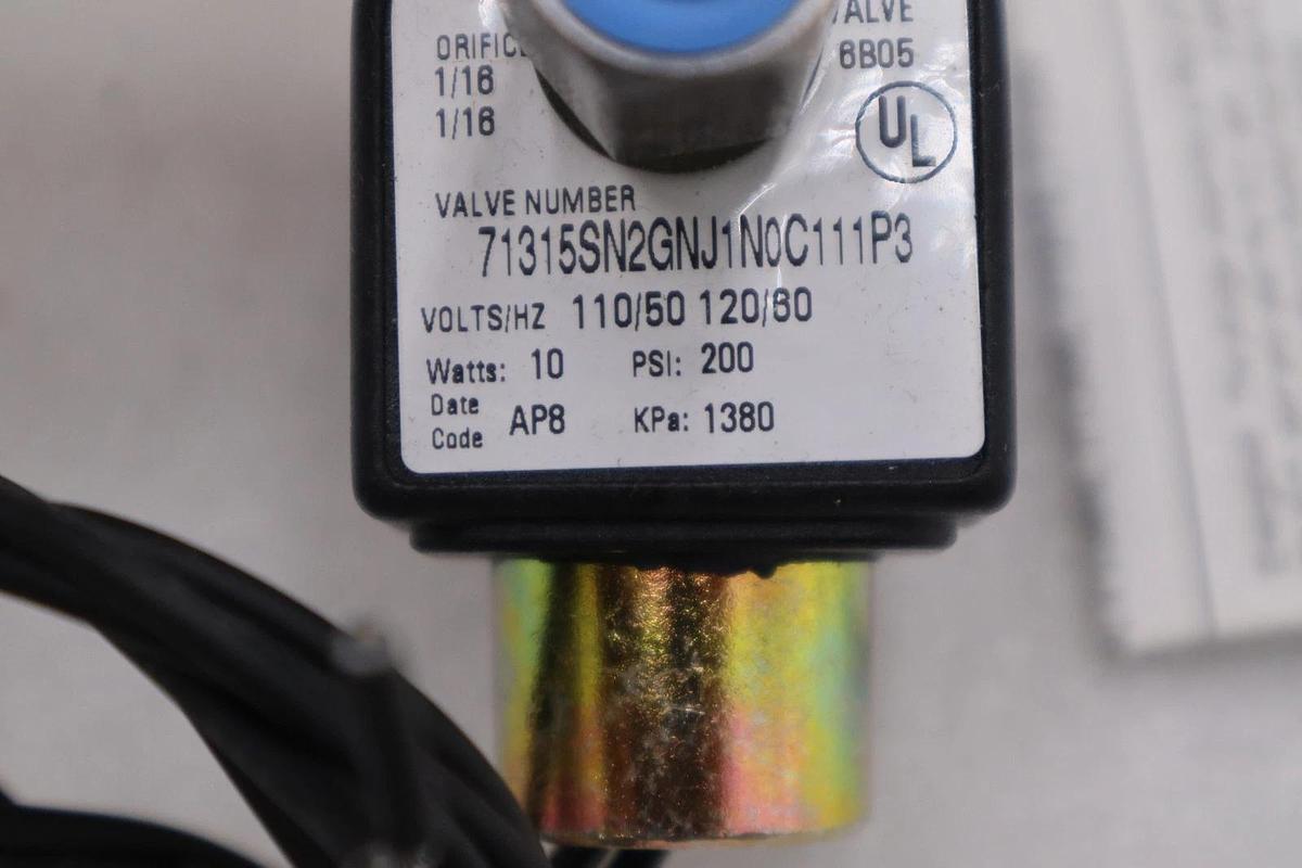 Used NEW IN BOX PARKER 71315SN2GNJ1N0C111P3 SOLENOID VALVE STOCK H732A