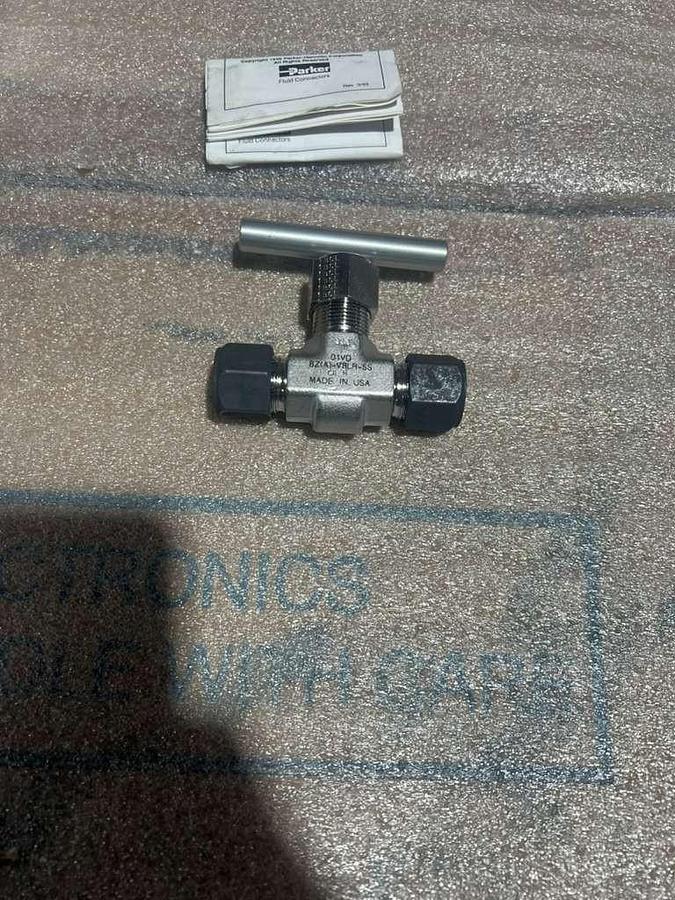 NEW Parker 8Z-V8LR-SS 1/2” Needle Valve 1/2” STK K751CC