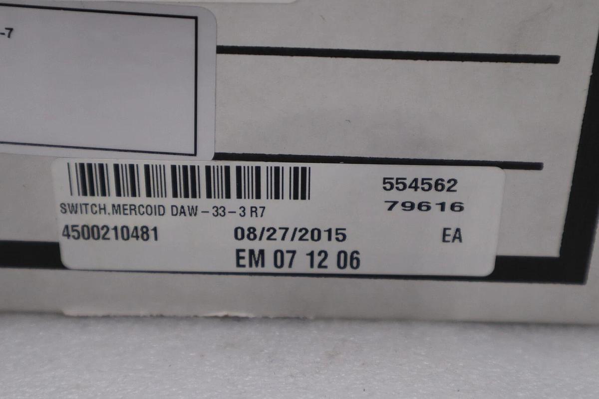 Used DWYER MERCOID DAW-33-3-7 / DAW3337 NEW IN BOX SWITCH STOCK G169A