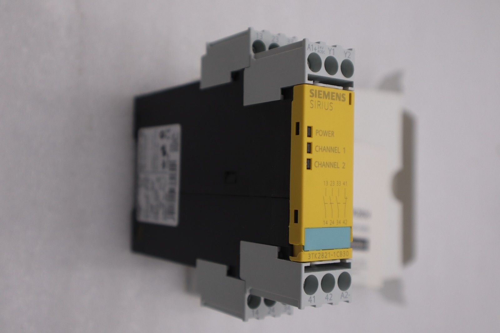 Used NEW SIEMENS 3TK2821-1CB30 SAFETY RELAY SIRIUS 24 VAC/DC 3 N/O OUTPUTS STK G447A