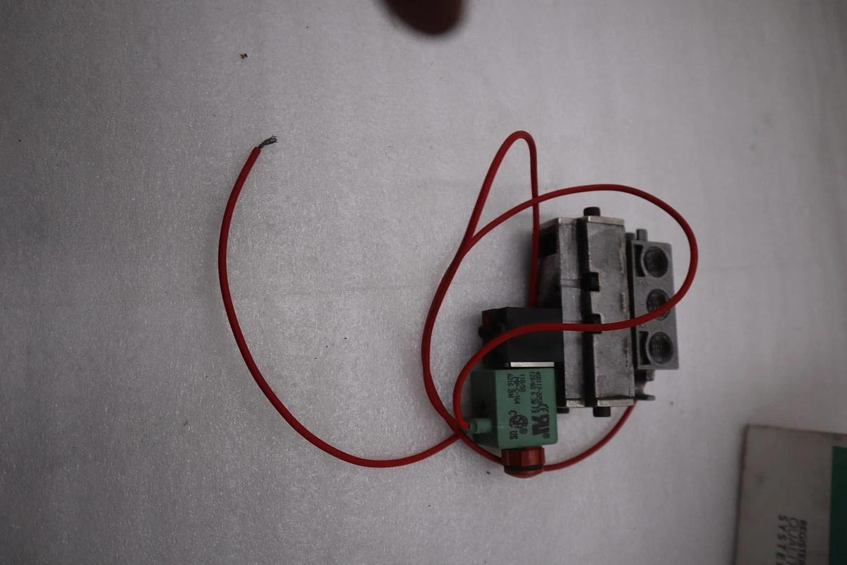 Used NEW ASCO U8401B101 SOLENOID VALVE 24VDC 20-150 PSI - STOCK K-3254CC