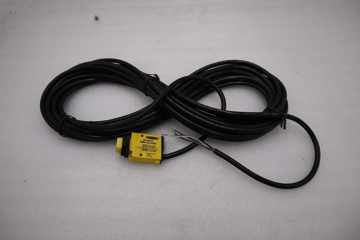 NEW OPEN BOX Banner SM312LVAG Photoelectric Sensor STOCK H1419