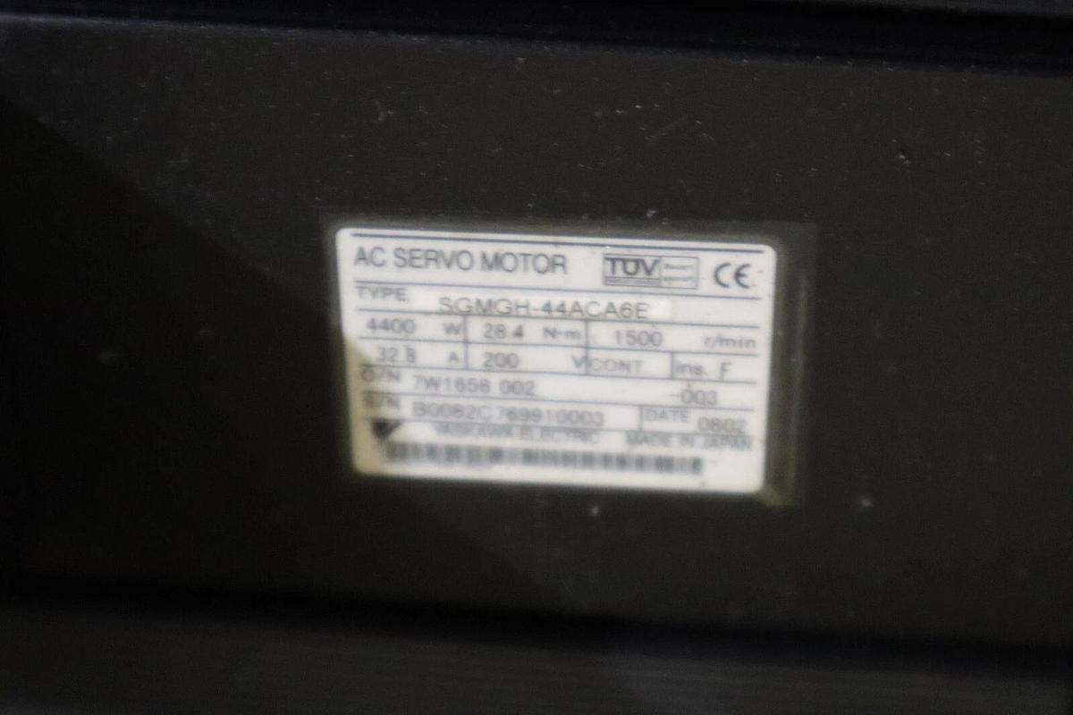 Used NEW IN BOX Yaskawa SGMGH-44ACA6E Motors-AC Servo STOCK 3479A