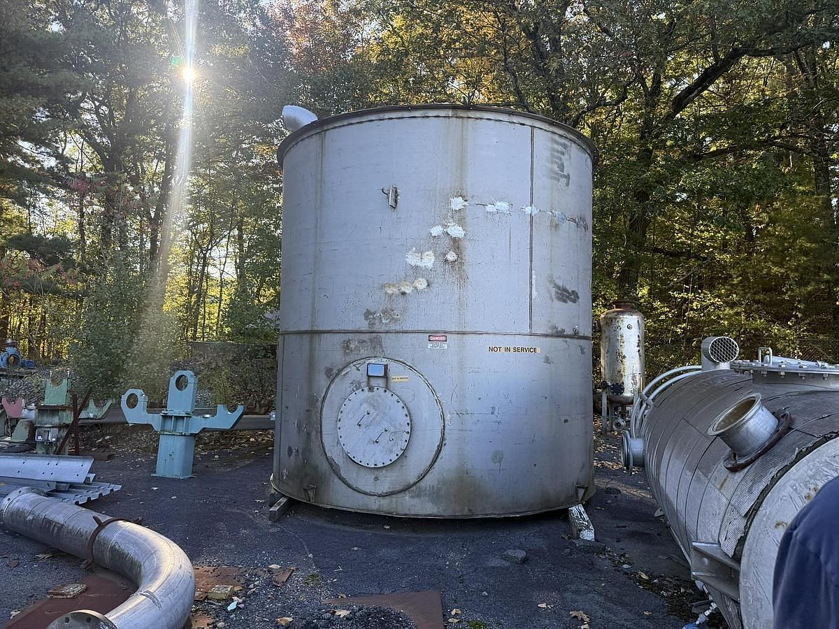 Used 10,000 GALLON MATRIX SERVICE 12' DIAMETER 12' HIGH 316L STAINLESS STEEL TANK