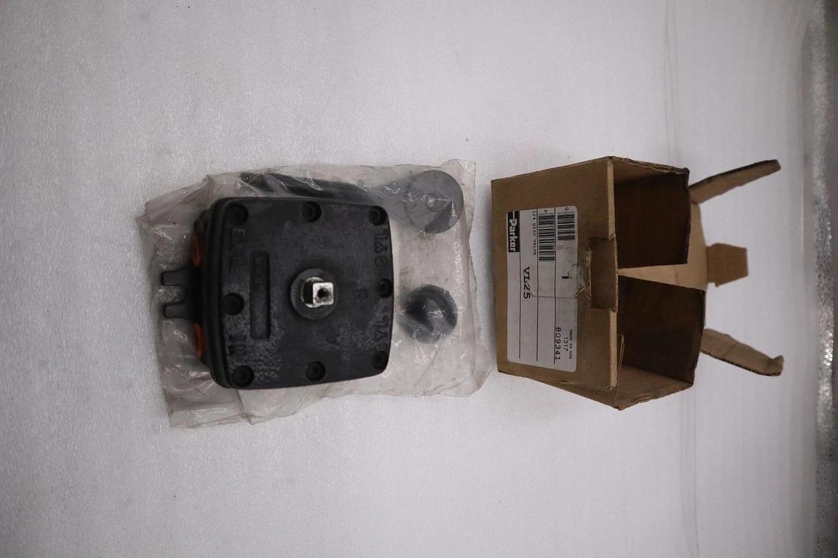 NEW OPEN BOX Parker VL25 4-Way / 3-Position Pneumatic Control Valve STK L219CC