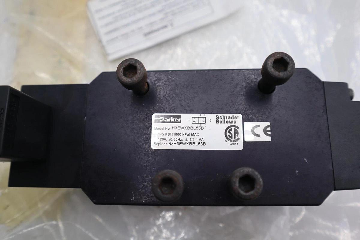 NEW Parker HE3WXBBL53B Double Solenoid Valve 3 POSITION STOCK L-597