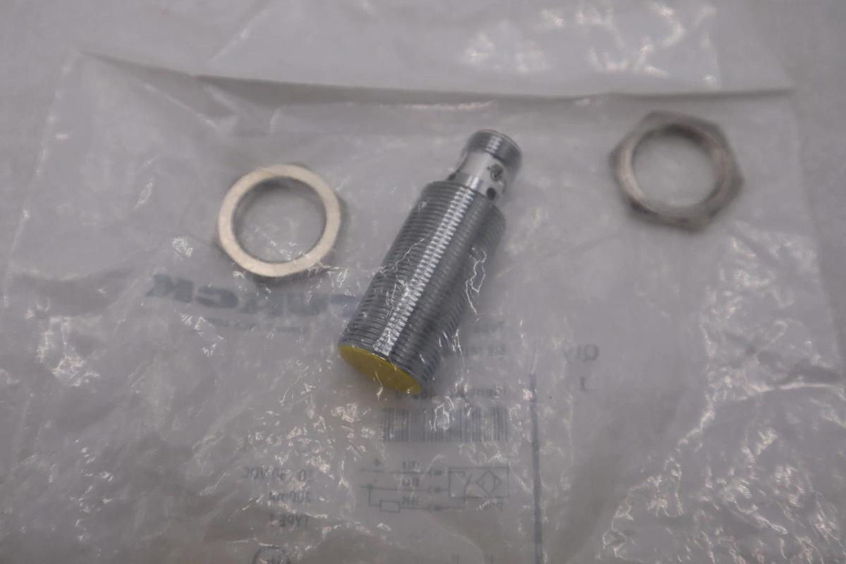 Used New In Box TURCK BI8-M18-AP6X-H1141 Proximity Sensor STOCK H1661A