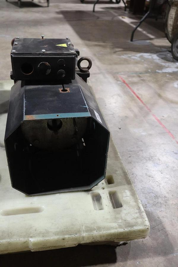 Used Allen-Bradley HPK-B1308E-SA42AA High Power AC Servo Motor (MISSING BACK COVER)