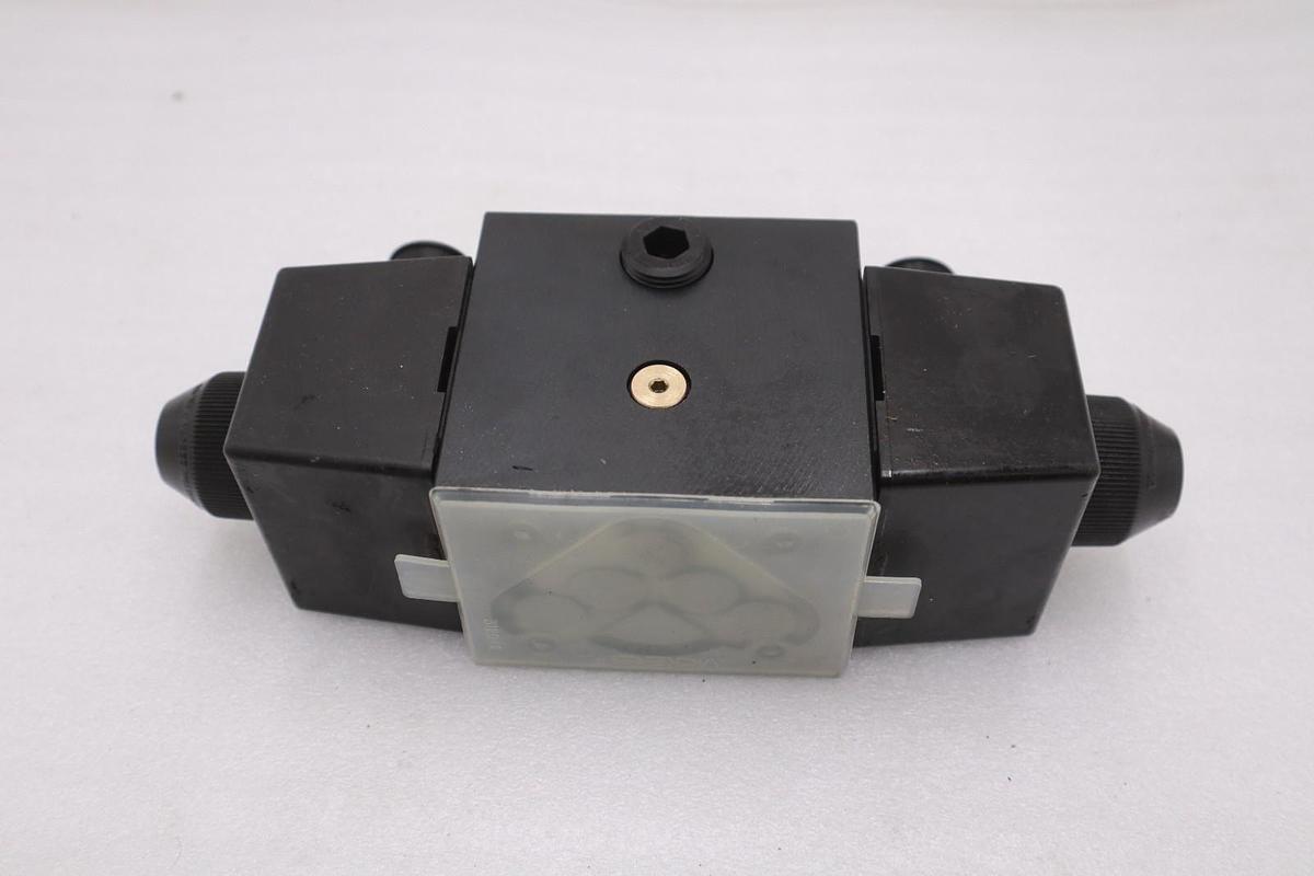 Used EATON/VICKERS, DG4S4-016C-U-B-60 Hydraulic Pilot Valve NEW NO BOX STOCK GF-753