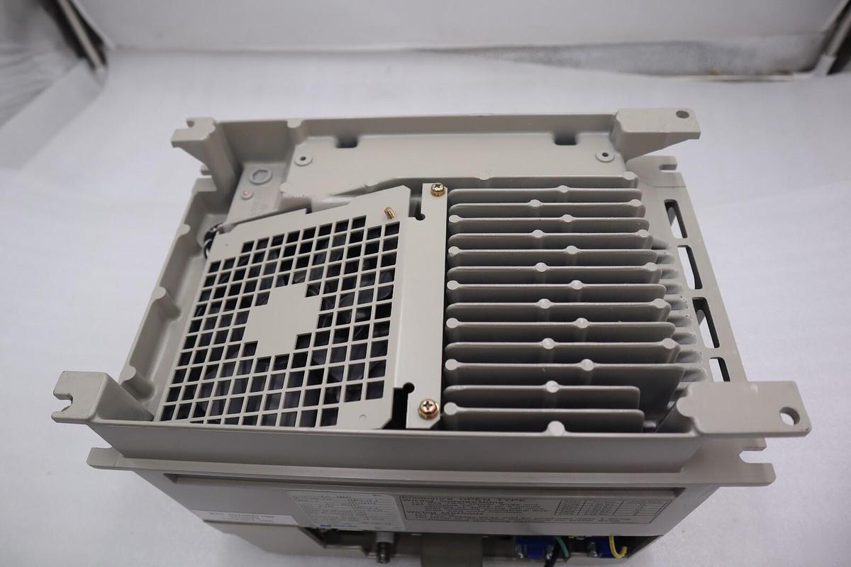 Used MAGNETEK 53SW2003-0000 VCD 723 3 PHASE AC DRIVE/45SW0000-0000 3HP STOCK 4777