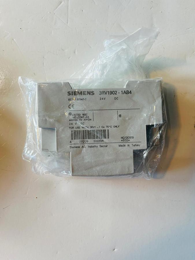 Used Siemens 3RV1902-1AB4 Undervoltage Trigger #K-682
