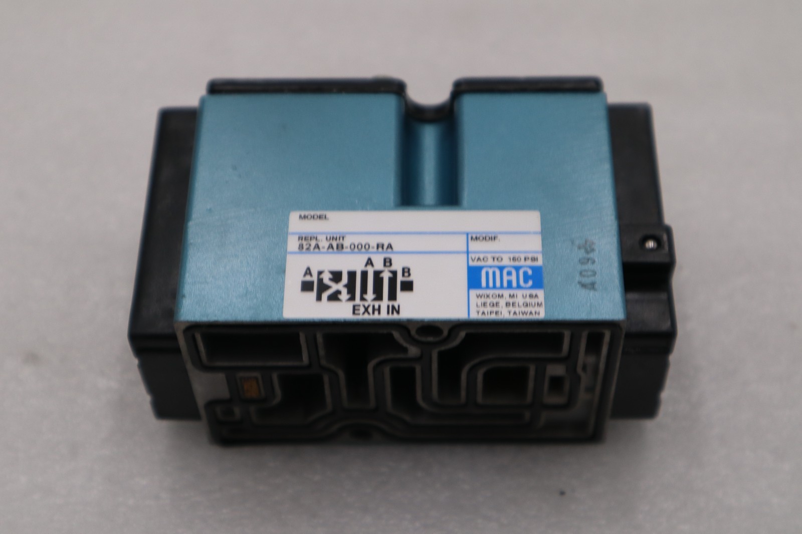 NEW MAC VALVES 82A-AB-000-RA 4/2 VALVE LESS BASE SINGLE REMOTE AIR STK H1468