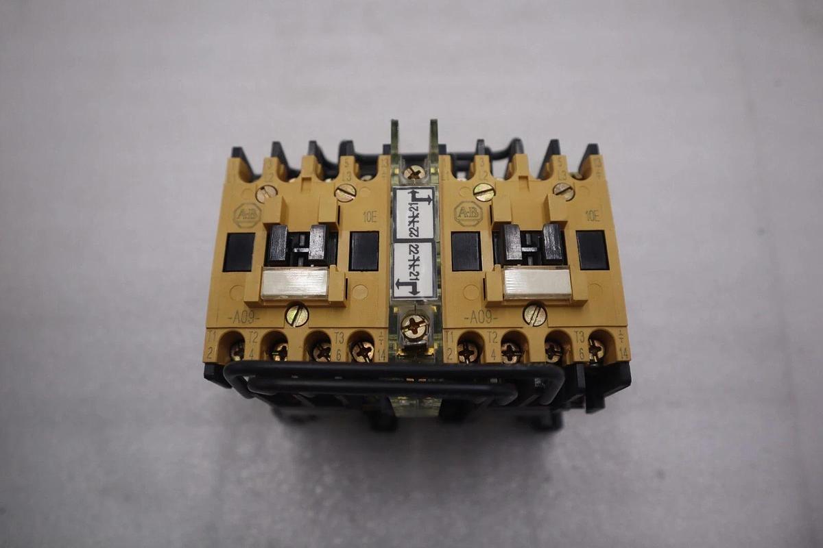 NEW OPEN BOX AB Allen Bradley 104-A09NJ3 SER A 24V Ser B STOCK K-3546