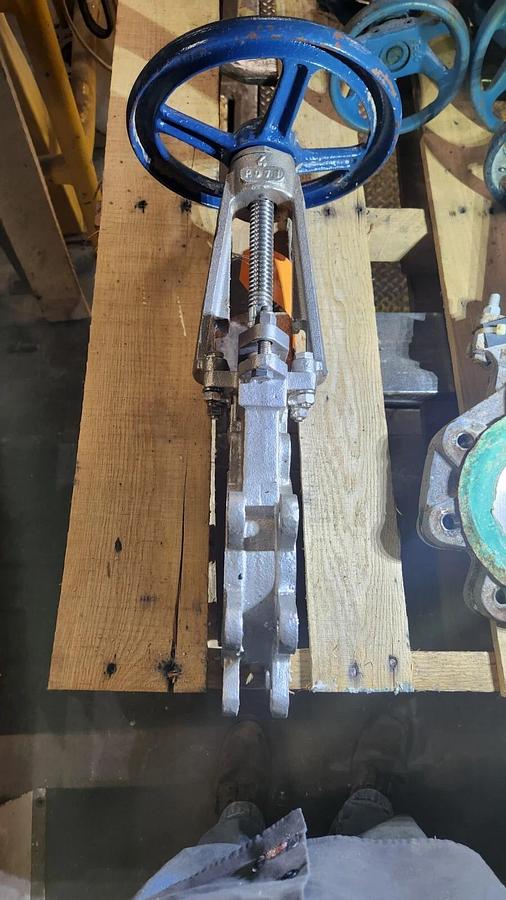 Used FNW VALVE CO, SIZE: 4, BODY: CF8M 4" MANUAL VALVE STOCK PF - 200