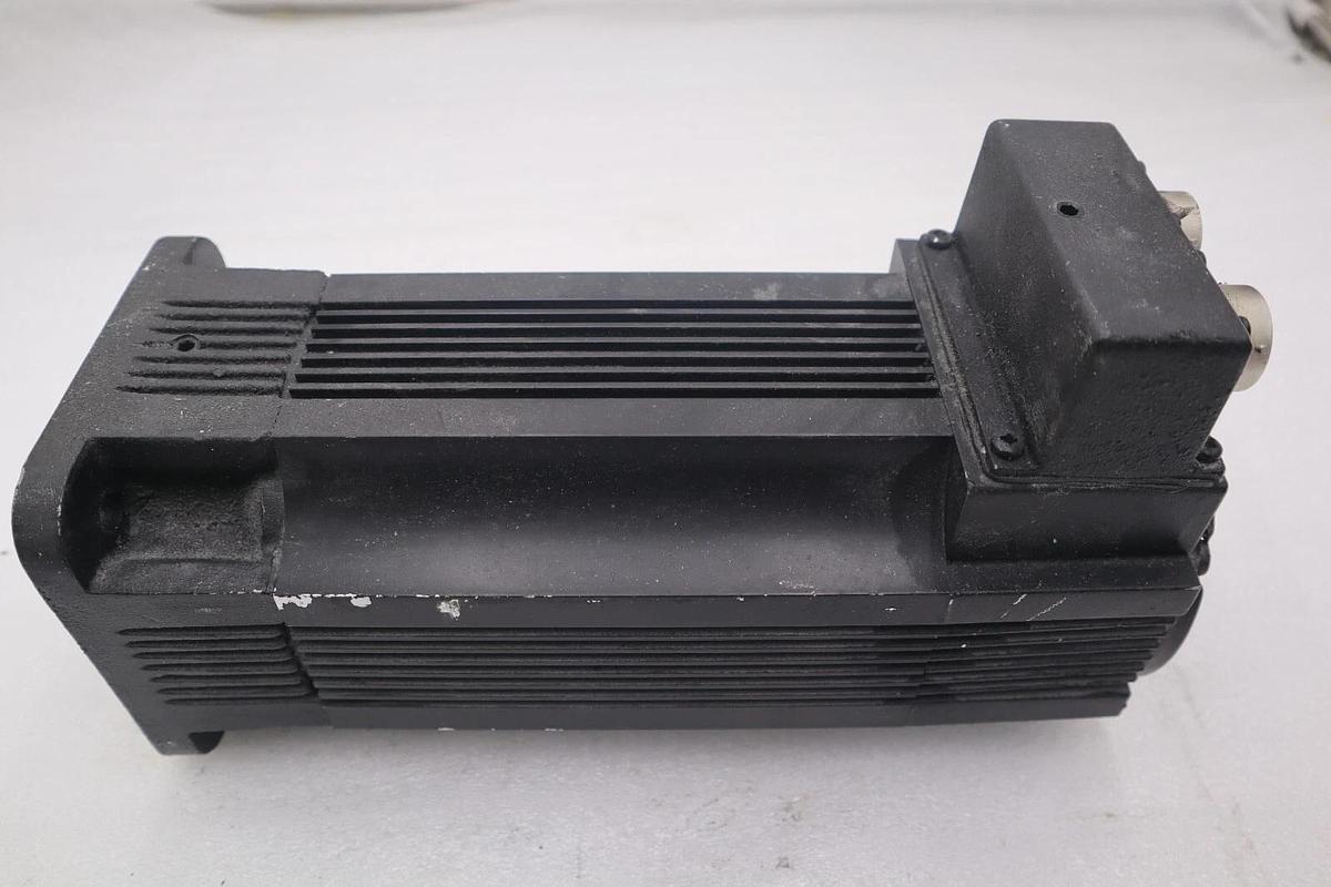 Used ALLEN BRADLEY 1326AB-B420H-M2L SERVO MOTOR AC PERMANENT MAGNET STOCK M-163