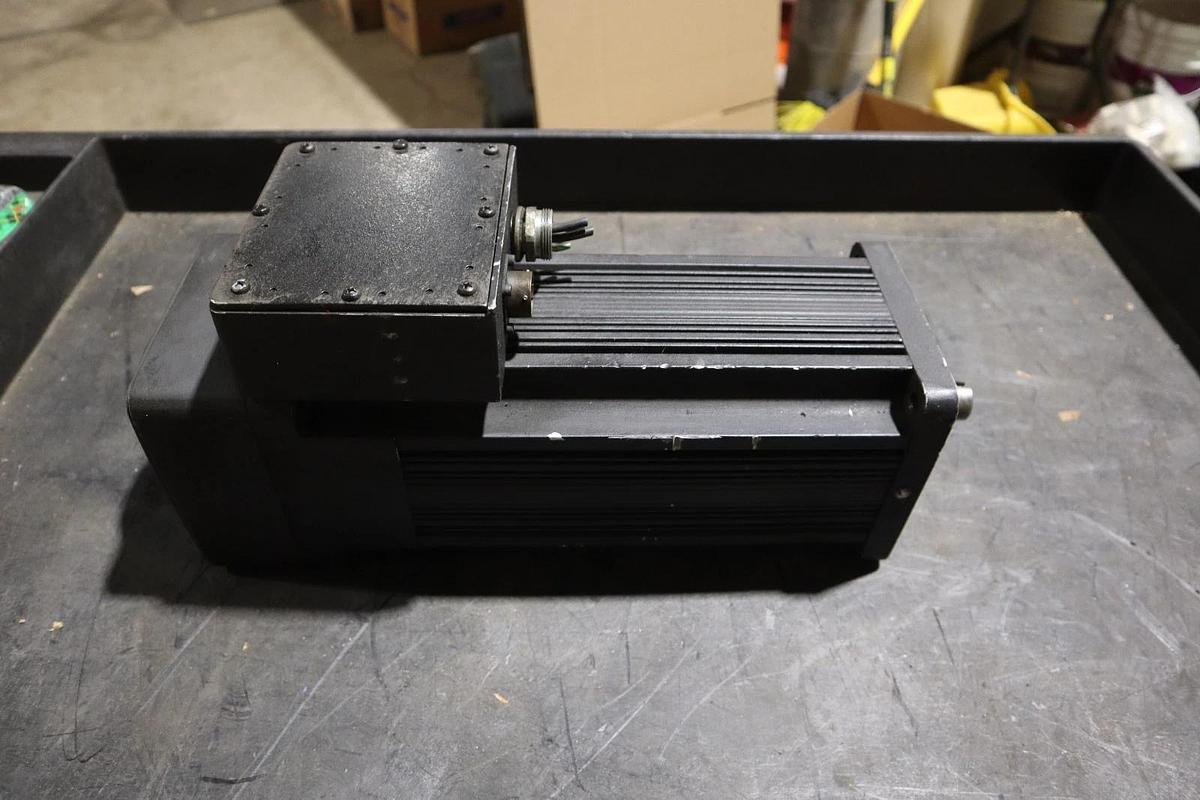 Used Kollmorgen B-604-A-51-B3 Brushless Goldline Servo Motor STOCK S696