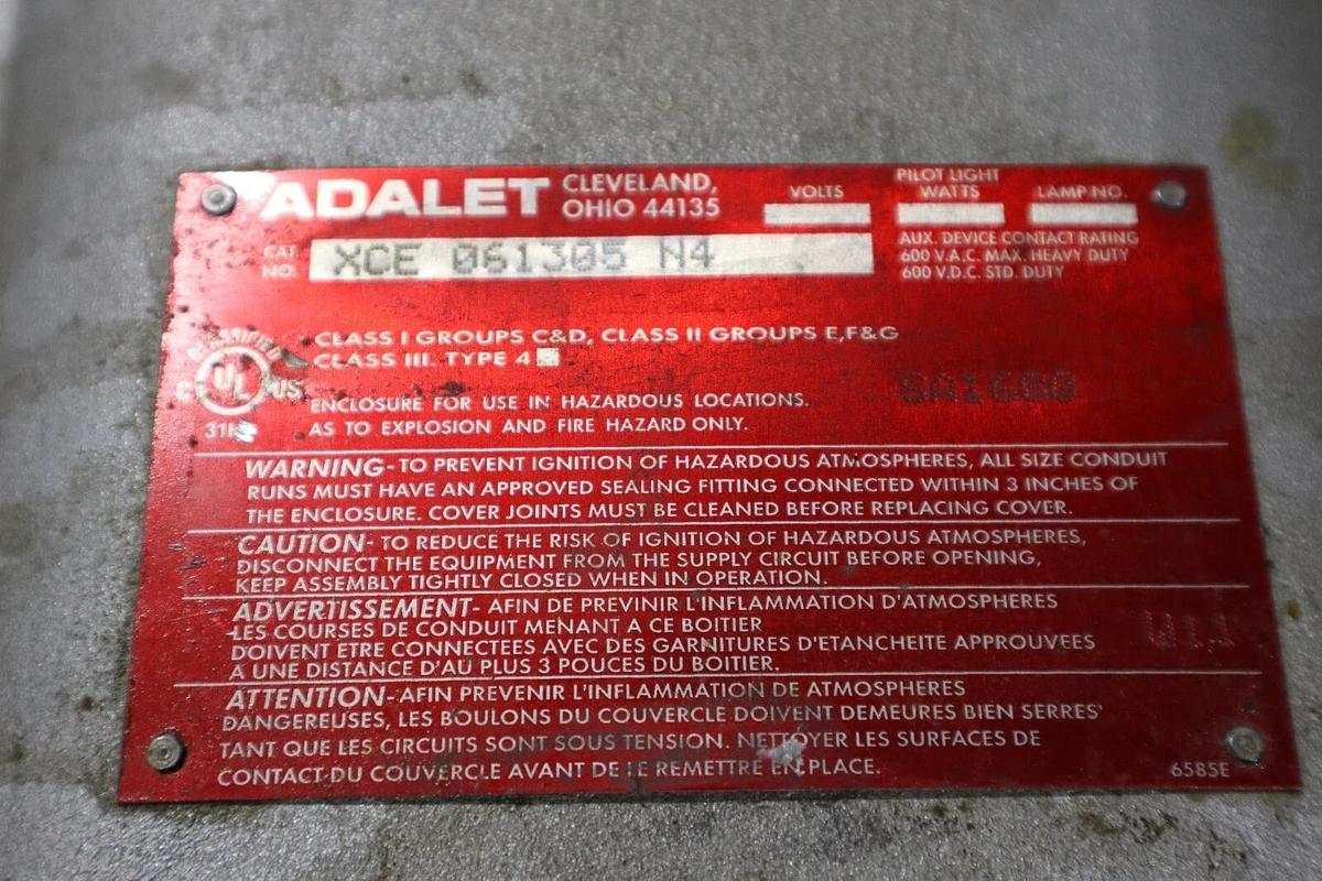 Used ADALET XCE-061305-N4 EXPLOSION PROOF ENCLOSED SWITCH/ CESD3034 RECEPTACLE #W-76