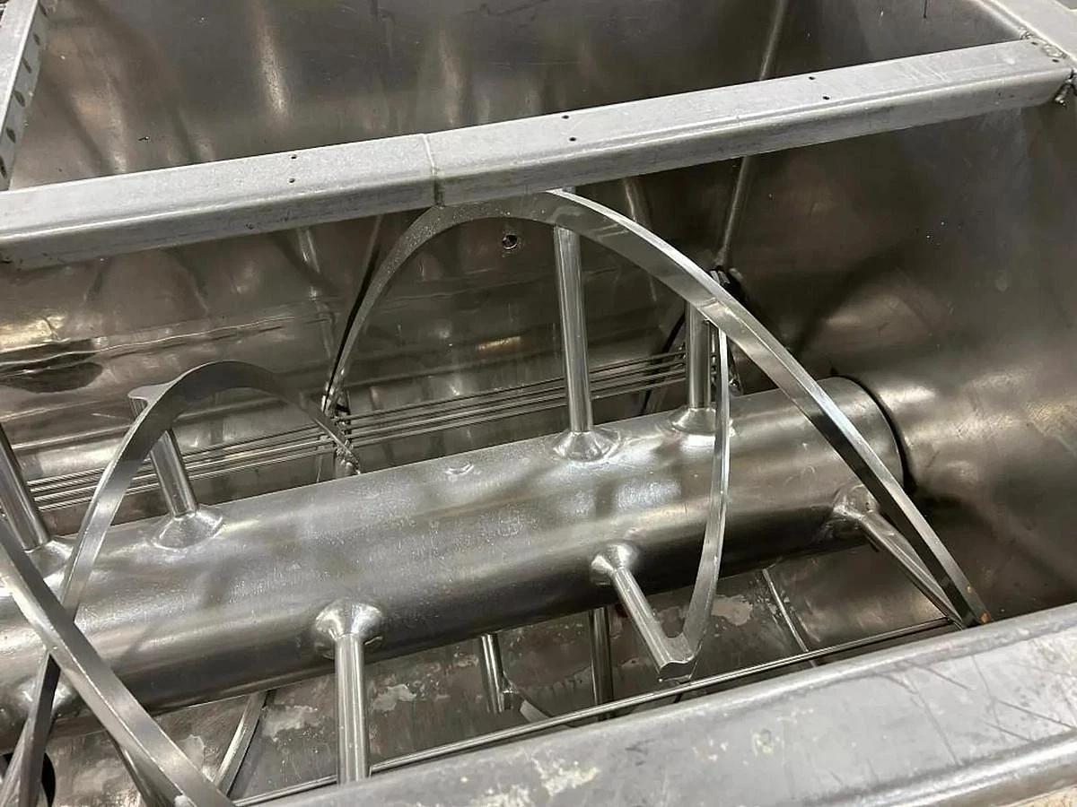 Used STRONG SCOTT STAINLESS STEEL DOUBLE SPIRAL RIBBON BLENDER APPROX 193 CUBIC FEET