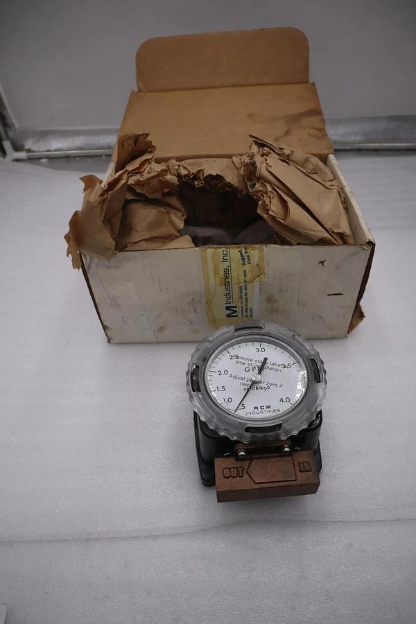 NEW RCM 1/4-71-L-4 INDUSTRIES FLOWMETER MAX PRESSURE 180 PSIG TEMP 212F #5683A