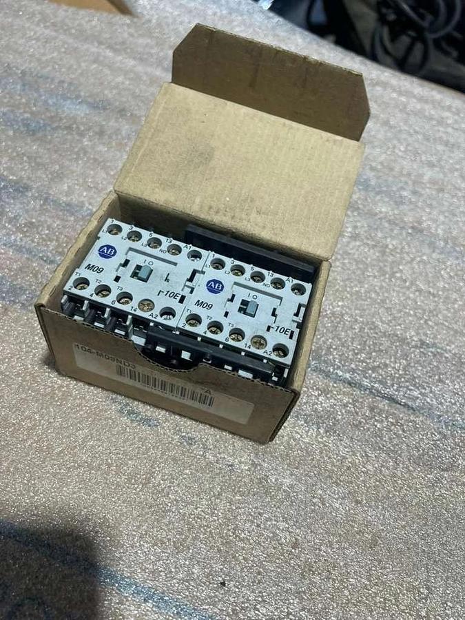 NEW OPEN BOX AB Allen Bradley 104-M09ND3 Motor Control Contactor STK L799CC