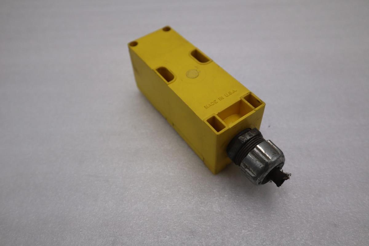 Used BANNER Model D1 Multi Beam Scanner Block STOCK H1672A