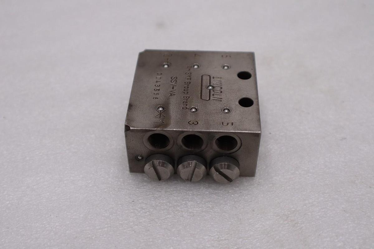 Used LINCOLN SKF SSV-VA 0C43566 DIVIDER VALVE BLOCK STOCK H1032A