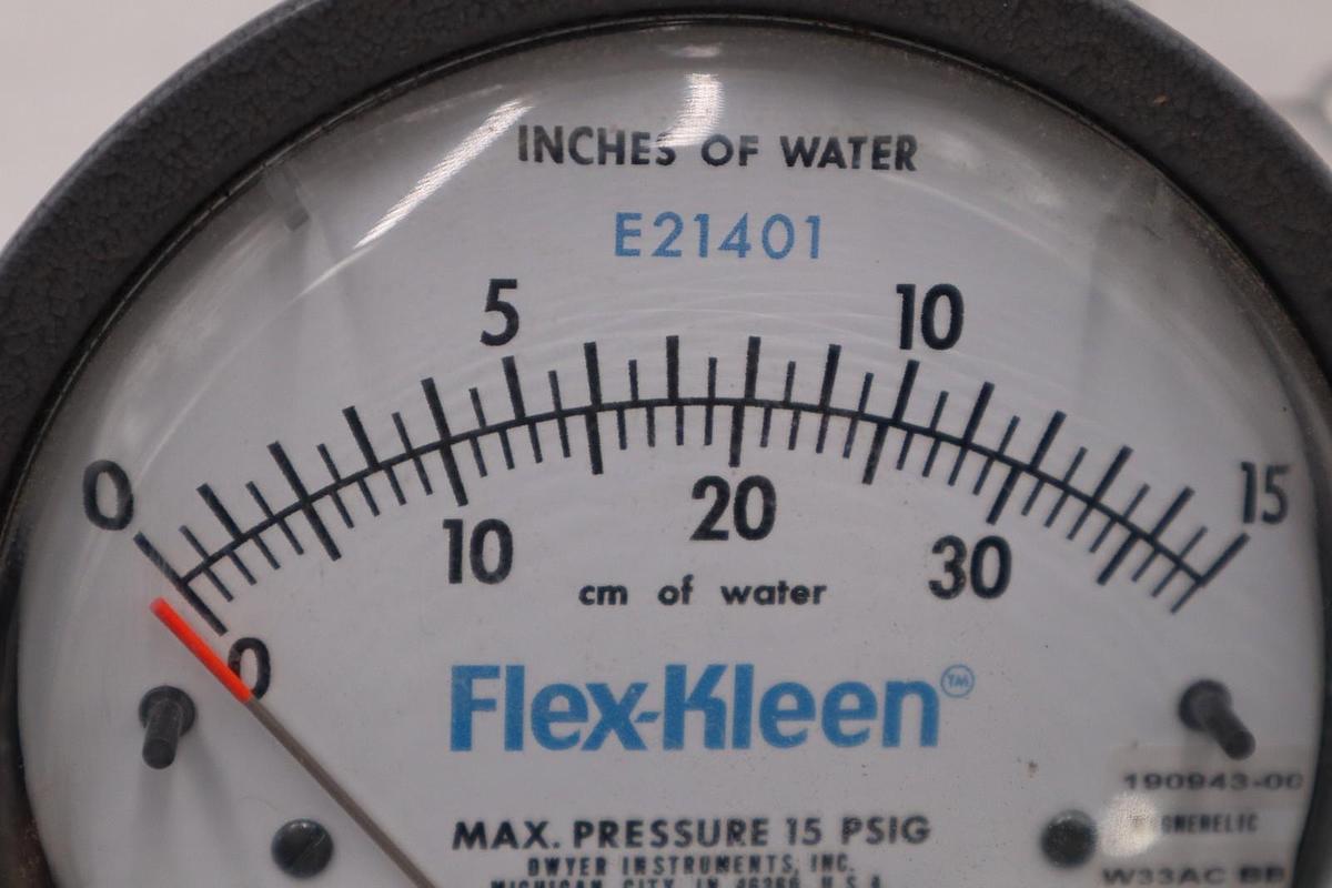 NEW Dwyer Magnehelic 190943-00 Flex-Kleen Pressure Gauge 0-15” H2O #H829A