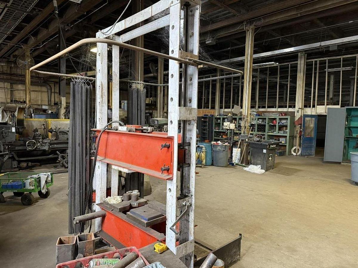 Used 80/100 TON PART NO. 210324(FRAME) POWER TEAM H-FRAME HYDRAULIC SHOP PRESS