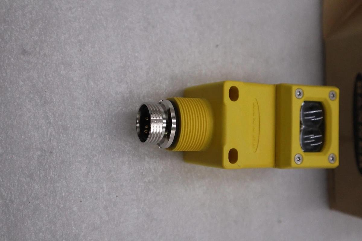 Used BANNER ENGINEERING Q45VR3DLQ Photoelectric Sensor - STOCK GF840
