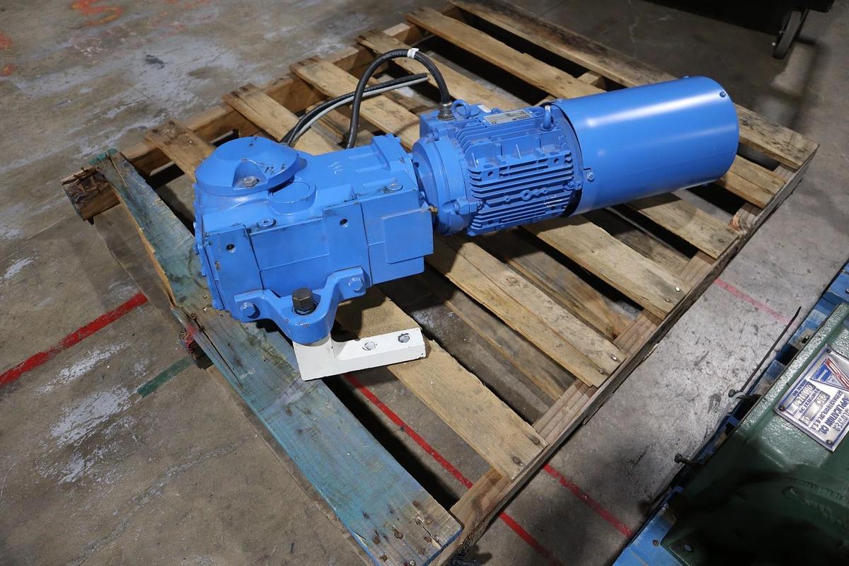 Used SIEMENS 2KJ1504-5FL13-9DM1-Z Gearmotor, 230/460, NEW UNIT STOCK HP136