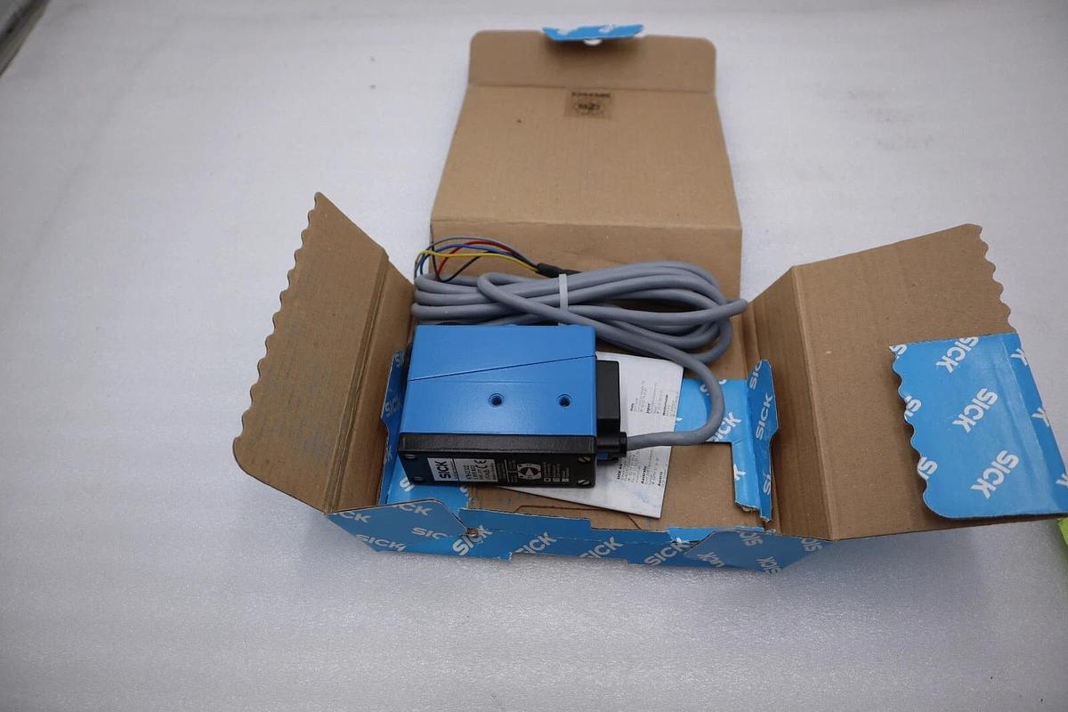 NEW SICK NT6-03022 / NT603022 1005822 Photoelectric Color Sensor STOCK H644A