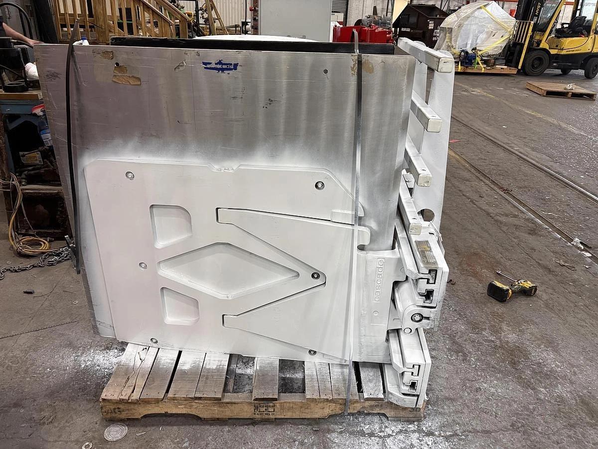Used CASCADE R25D-CCB-350 CARTON CLAMP ATTACHMENT CLASS II 2,500 POUND CAPACITY 2016