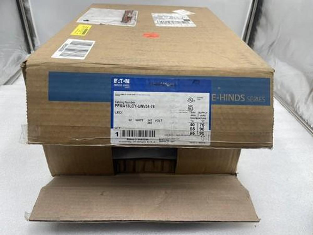 Used Eaton Crouse-Hinds series Champ Pro LED floodlight PFMA13LCY-UNV34-76 STK 3422