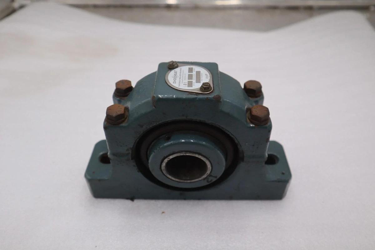 Used DODGE P2BDI106RE/ 023377 Roller Bearing Pillow Block - STOCK CC136
