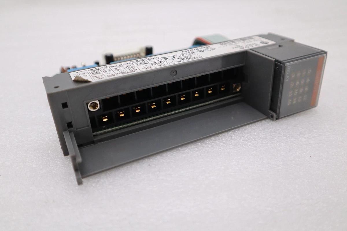 Used Allen Bradley 1746-OW16 /C SLC 500 Relay Output Module STOCK H675A