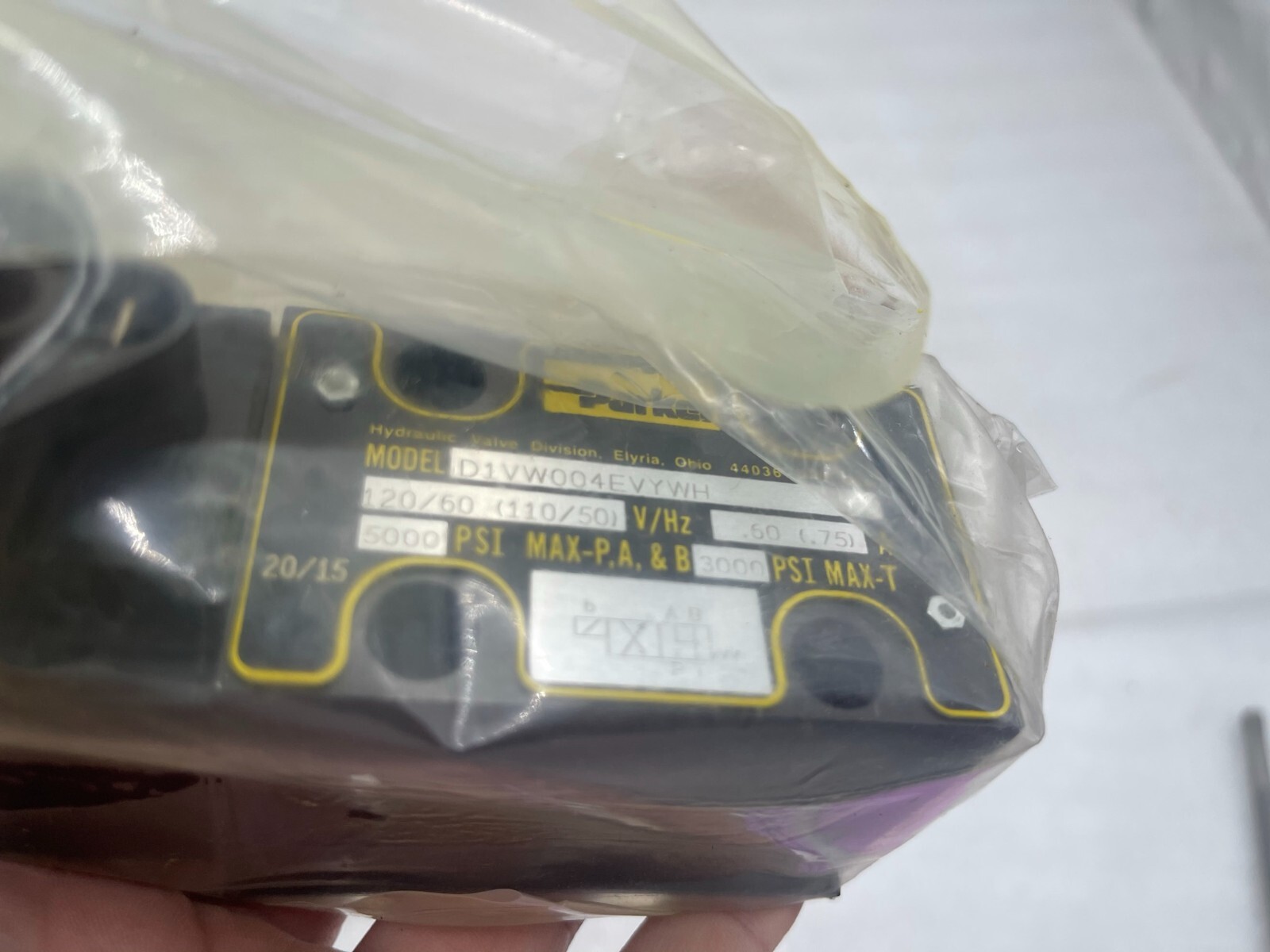 PARKER D1VW004EVYWH / D1VW004EVYWH (NEW) STOCK 3870