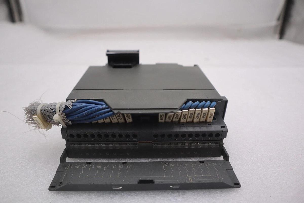 Used SIEMENS 6ES7 321-1BH02-0AA0 SIMATIC S7 INPUT MODULE STOCK K-3504