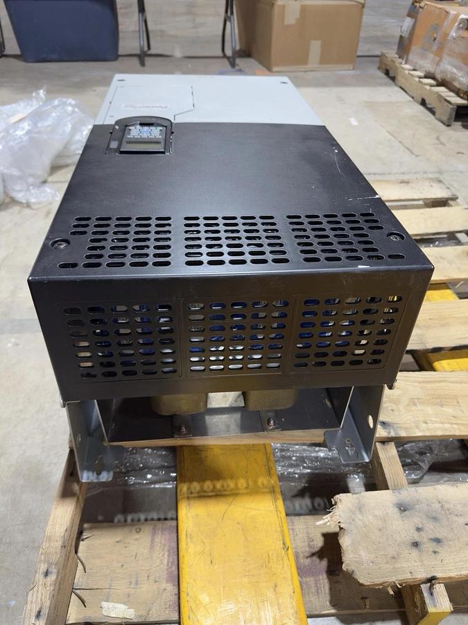 Used ALLEN BRADLEY 20GWANC415AN6VNHN8-RW AC DRIVE LIQUID COOLED 3 PHASE OUTPUT #S683