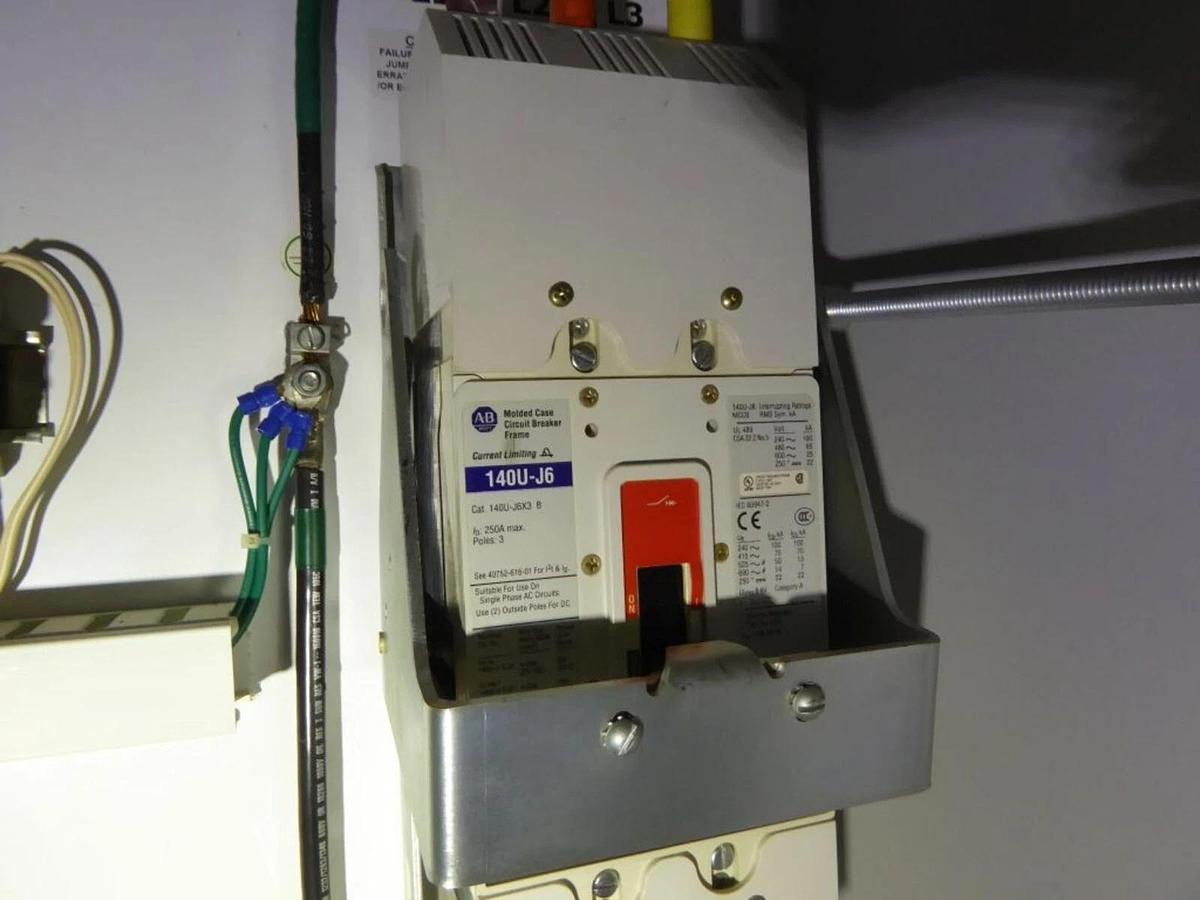 Used 20BD156A0AYNANC0 / B Allen Bradley 156 460V 125HP Powerflex 700 W/ CABINET #S611