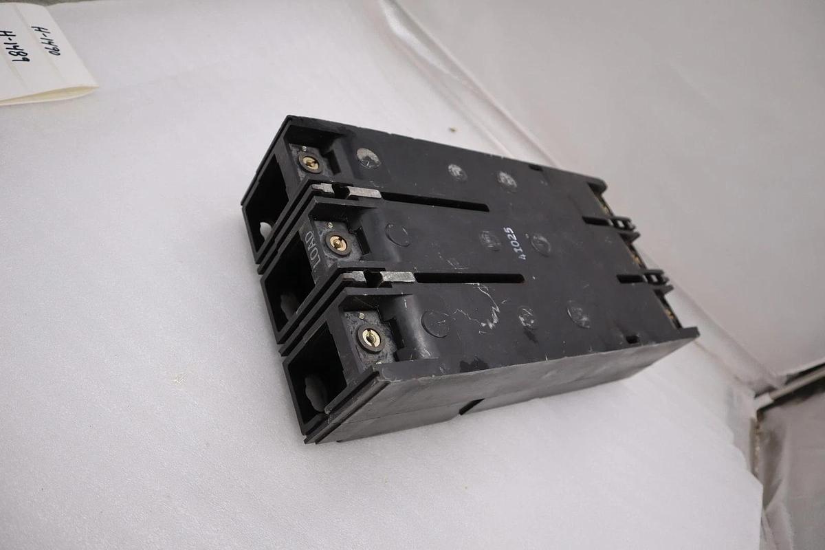 Used WESTINGHOUSE 400A 3 POLE 600V CIRCUIT BREAKER - LA3400PRF STOCK H1479